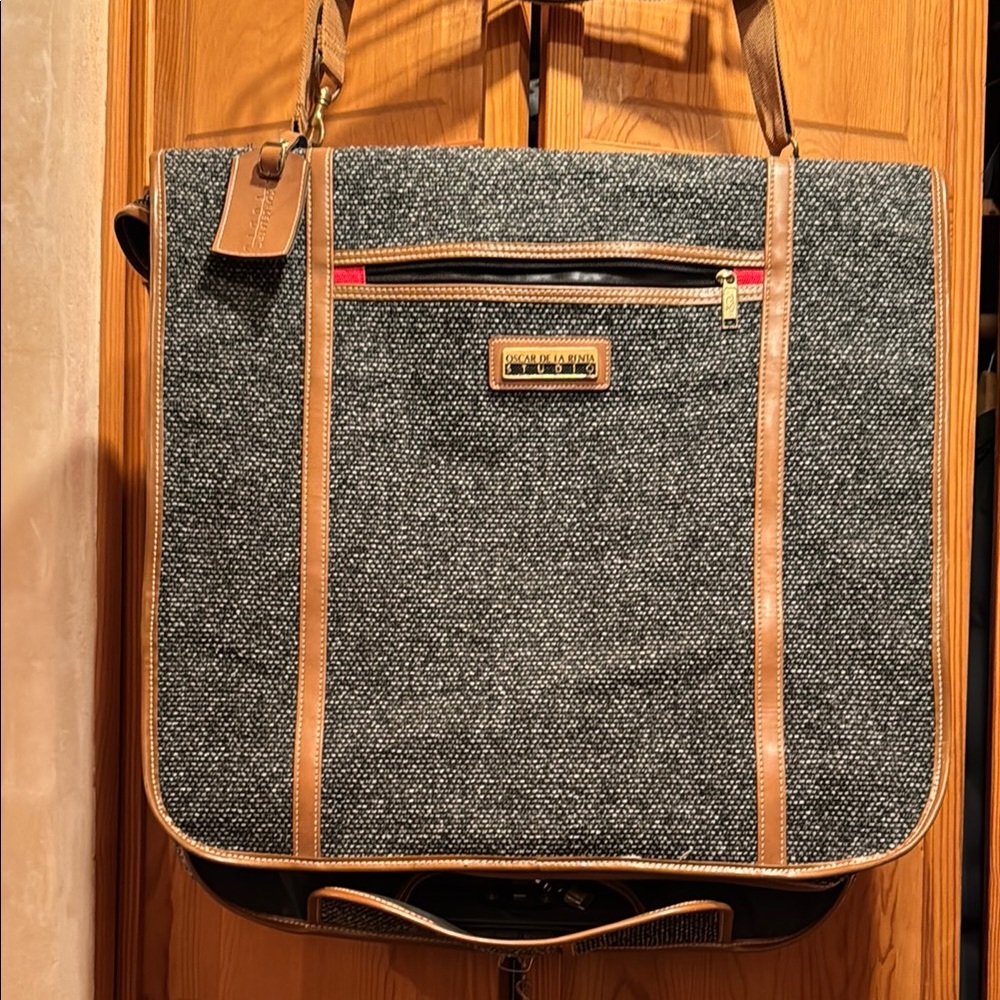 Oscar de la Renta Gray and Brown Garment Bag
